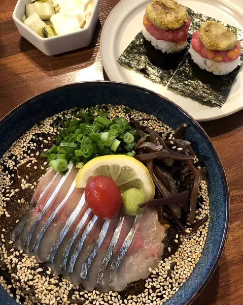 Japon yemeği, suşi ve somon balığı.