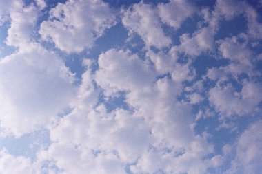 Bulutlu mavi gökyüzü