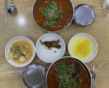 Lezzetli Asya yemeklerinin yakın görüntüsü