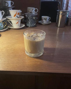 Kahve fincanı ve çay kafede.