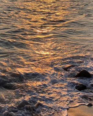 Akşamları deniz dalgaları