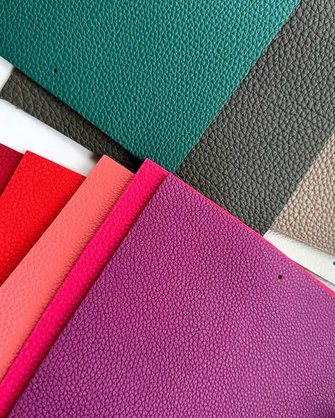 Farklı renkte deri örnekleri.