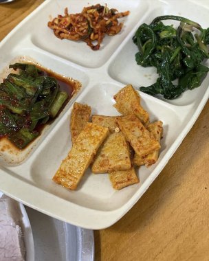 Lezzetli Asya yemeklerinin yakın görüntüsü