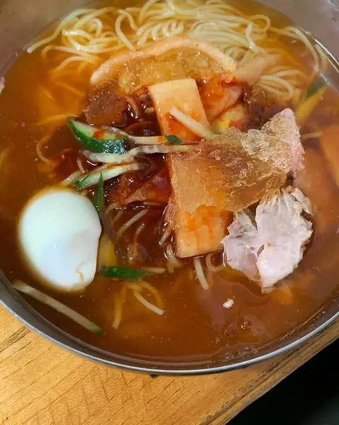 Lezzetli Asya yemeklerinin yakın görüntüsü