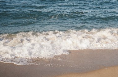 Sahilde dalgalar