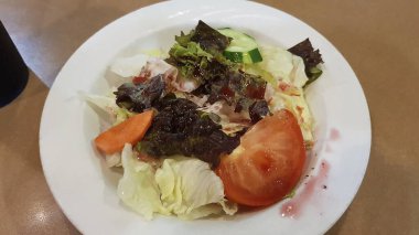 Sebzeli salatanın mutfak fotoğrafı.