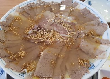 Lezzetli Asya yemeklerinin yakın görüntüsü