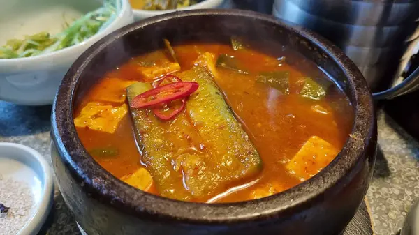 Lezzetli Asya yemeklerinin yakın görüntüsü