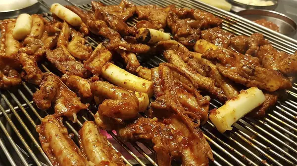 Lezzetli Asya yemeklerinin yakın görüntüsü