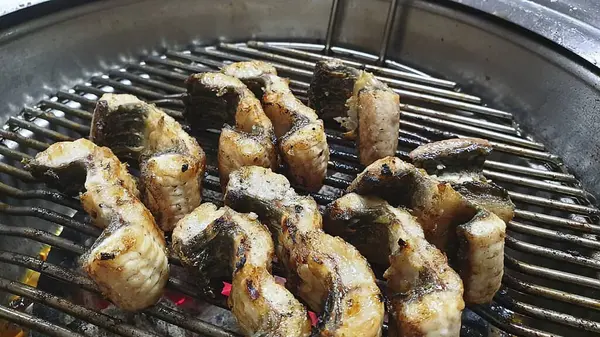 Sarımsak ve biberli ızgara kalamar.