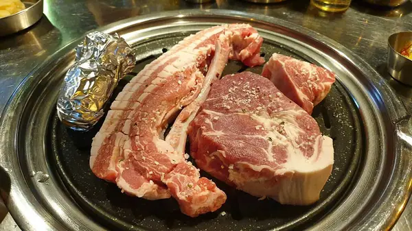 Lezzetli Asya yemeklerinin yakın görüntüsü