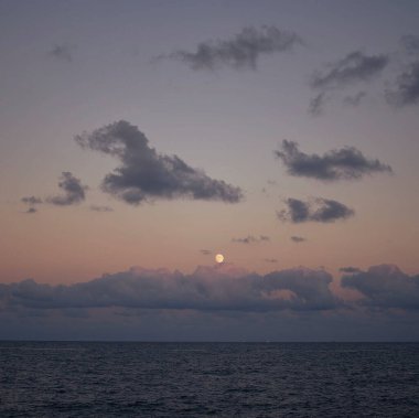 Denizde gün batımı