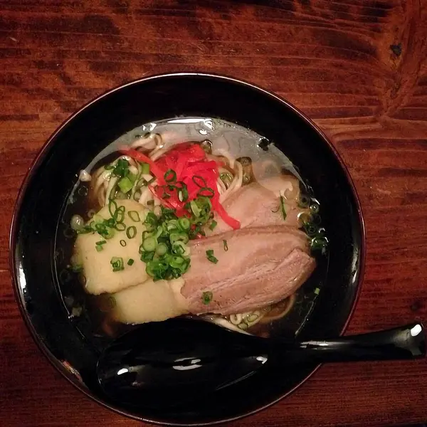 Lezzetli Asya yemeklerinin yakın görüntüsü