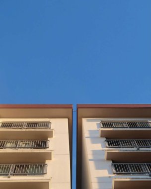 Şehrin modern binası