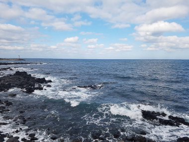 Deniz kıyısının güzel manzarası