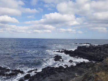 Deniz kıyısının güzel manzarası