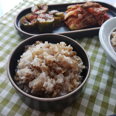 Geleneksel Kore yemeği, pirinç ve sebze