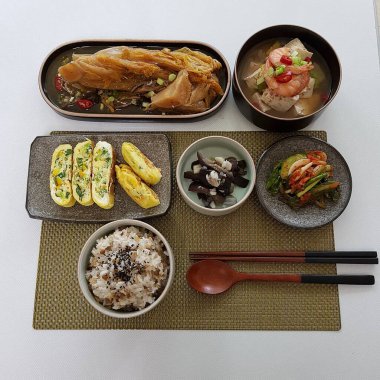 Japon yemeği, pirinç ve sebze, yakın plan.