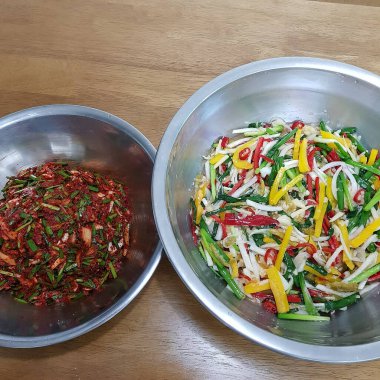 Yakın plan - Tabakta sebzeli taze salata