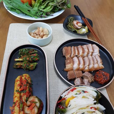 Lezzetli Asya yemeklerinin yakın görüntüsü