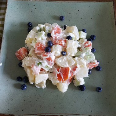 Sebzeli ve meyveli taze salata