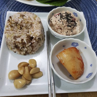 Lezzetli Asya yemeklerinin yakın görüntüsü