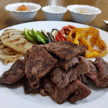 Lezzetli Asya yemeklerinin yakın görüntüsü