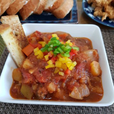 Lezzetli Asya yemeklerinin yakın görüntüsü