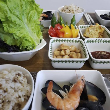 Lezzetli Asya yemeklerinin yakın görüntüsü