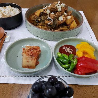 Lezzetli Asya yemeklerinin yakın görüntüsü