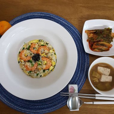 Kızarmış pilavın mutfak fotoğrafı.