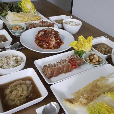 Lezzetli Asya yemeklerinin yakın görüntüsü