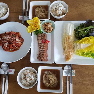 Lezzetli Asya yemeklerinin yakın görüntüsü