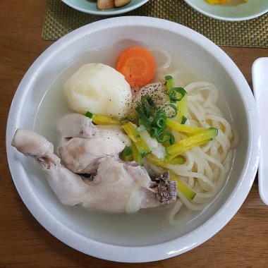 Lezzetli Asya yemeklerinin yakın görüntüsü