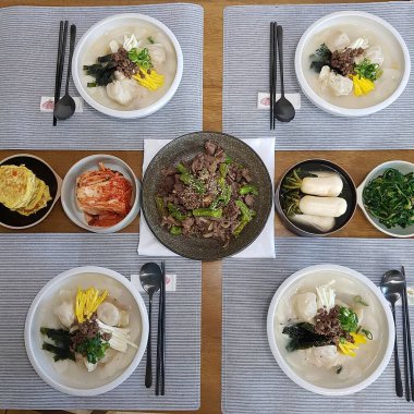 Lezzetli Asya yemeklerinin yakın görüntüsü