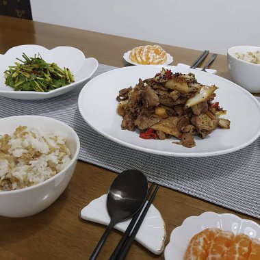 Lezzetli Asya yemeklerinin yakın görüntüsü