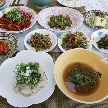 Lezzetli Asya yemeklerinin yakın görüntüsü