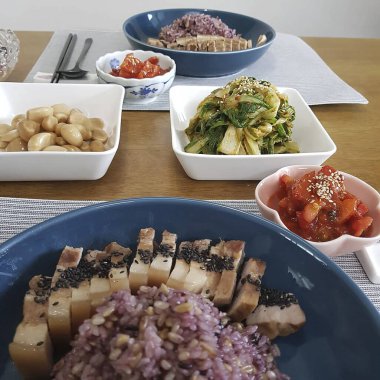 Lezzetli Asya yemeklerinin yakın görüntüsü