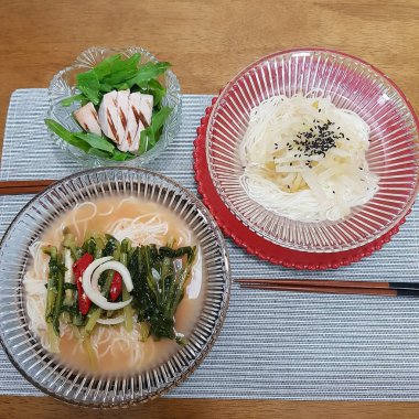 Lezzetli Asya yemeklerinin yakın görüntüsü