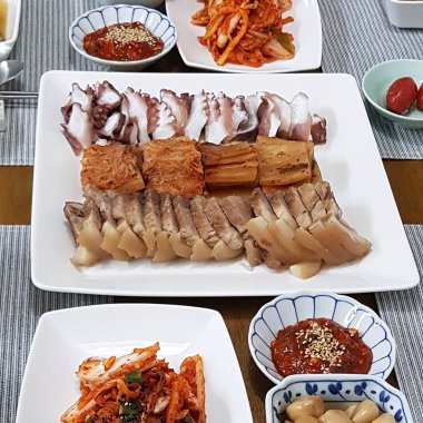 Lezzetli Asya yemeklerinin yakın görüntüsü