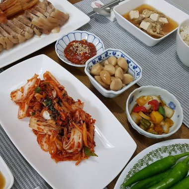 Lezzetli Asya yemeklerinin yakın görüntüsü