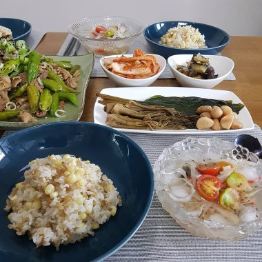 Kızarmış pilavın mutfak fotoğrafı.