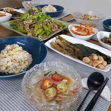 Lezzetli Asya yemeklerinin yakın görüntüsü