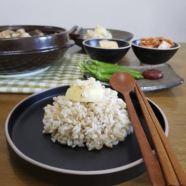 Kızarmış pilavın mutfak fotoğrafı.