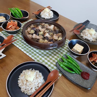 Kore yemeği, bulgorice, pilav, sığır eti ve pirinç yemekleri.