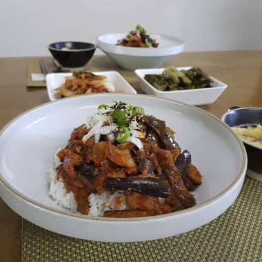 Geleneksel Kore yemeği, pirinç ve biftek