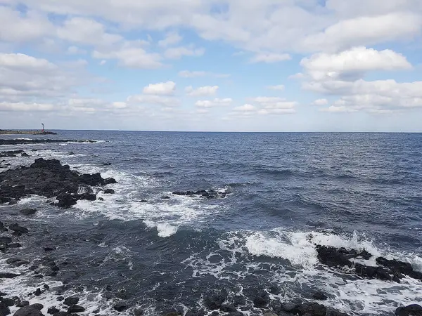 Deniz kıyısının güzel manzarası