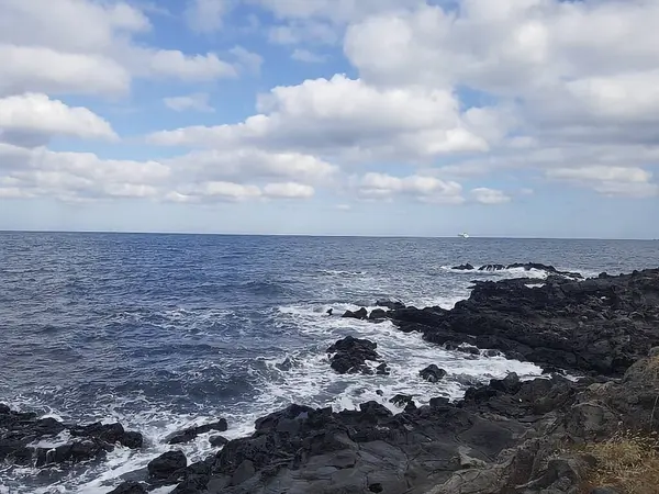 Deniz kıyısının güzel manzarası