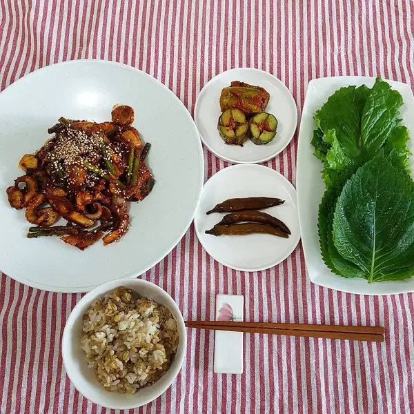 Kore yemeği ve pirinci.