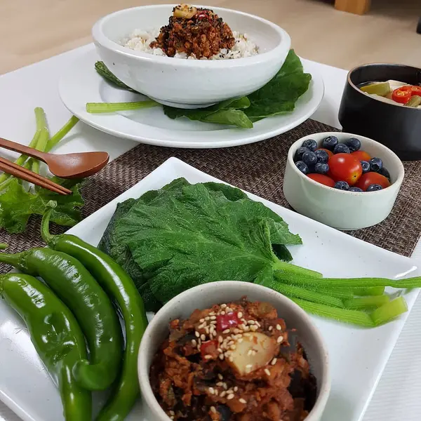 Lezzetli Asya yemeklerinin yakın görüntüsü